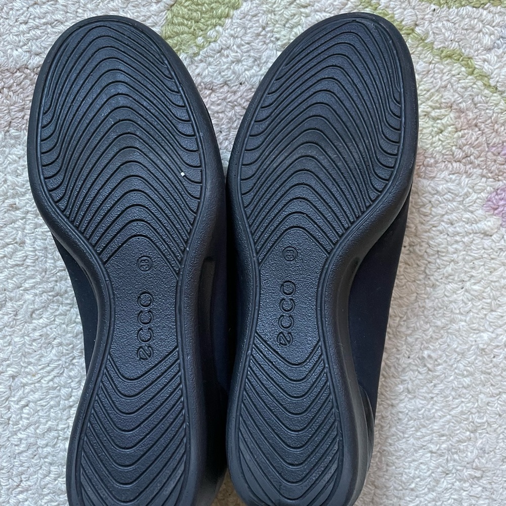 Ecco’s black shoes
